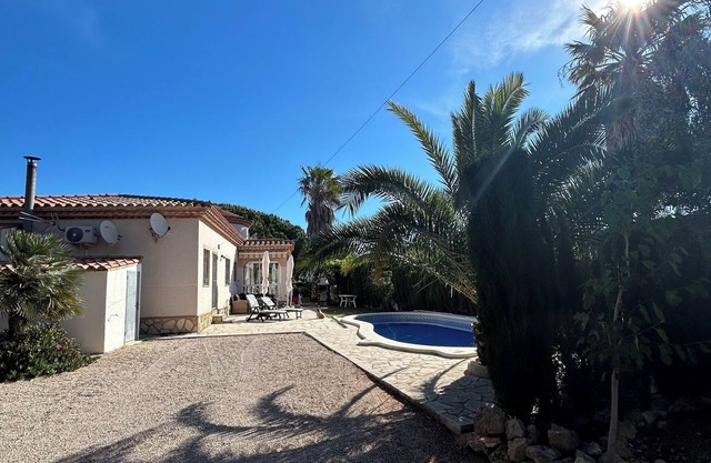 Havre de Paix à Lametlla de Mar : Maison Avec Piscine et Accès aux Criques