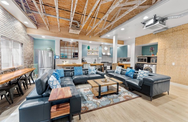 Hawaiian Lof.t w/Vinyl Player. Speakeasy included