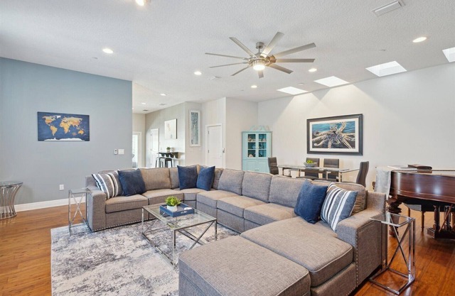 Heart of Cocoa Beach, Rooftop Deck, Hammock & Private Balcony