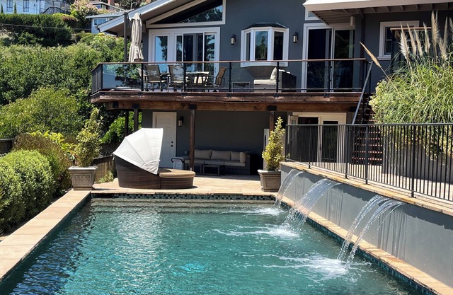 Heart of Southern Marin County. Mt Tam views everywhere. 15 min to SF.