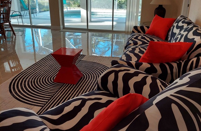 HEATED POOL-LANAI-BBQ-5 Mi to BEACH-WASHER/DRYER-TENNIS-GOLF-BLISSFUL RETREAT