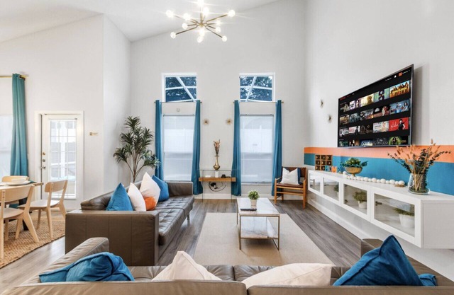 Heated Pool~Mario Manor~King Bed~Game Room~Disney