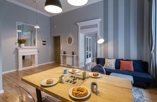 Heavenly apartment above Starbucks