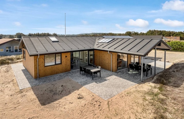 "Helga" - 650m from the sea by Interhome