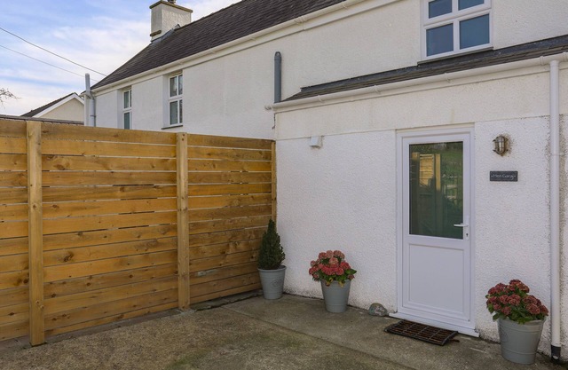 HEN GAREJ, pet friendly, with a garden in Llanbedrog