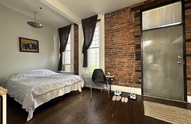 Heritage loft in the heart of Gastown in Downtown Vancouver 24-159962