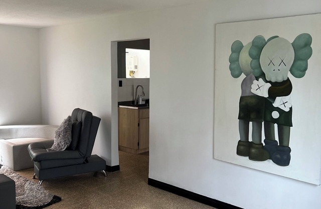 Hermosa casa en medellin, cerca del grafiti tour, cerca a estación del metro.