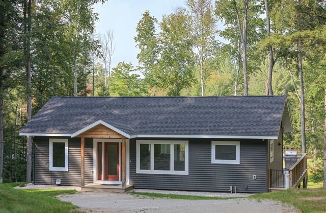 Hiawatha Snowd Inn – Modern Lakefront Retreat | Dock Firepit A/C