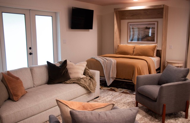 Hidden 70 Acre Farm stay W/Horses, Goats, Mini Horses, and other farm animals