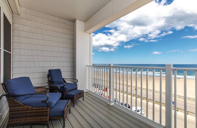 High Rise Luxury Oceanfront Condo, 5th Floor. Close to Everything, Epic Views!