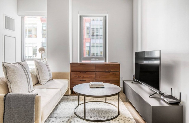 Hip Kendall Square Studio w/W/D, Gym & Concierge near MIT, by Blueground