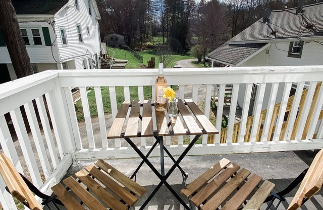 Historic 2 Bedroom Apt; Heart of The Berkshires