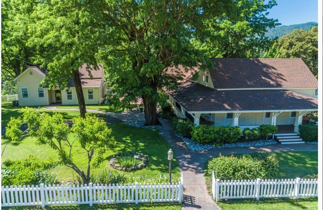 Historic Fountain Ranch -19th century beautifully restored 3 bedroom Estate Home