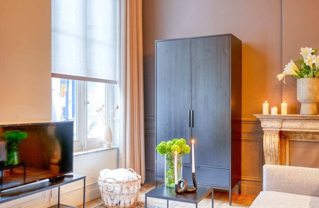 Historic Ghent Building - Ideal Studio Retreat