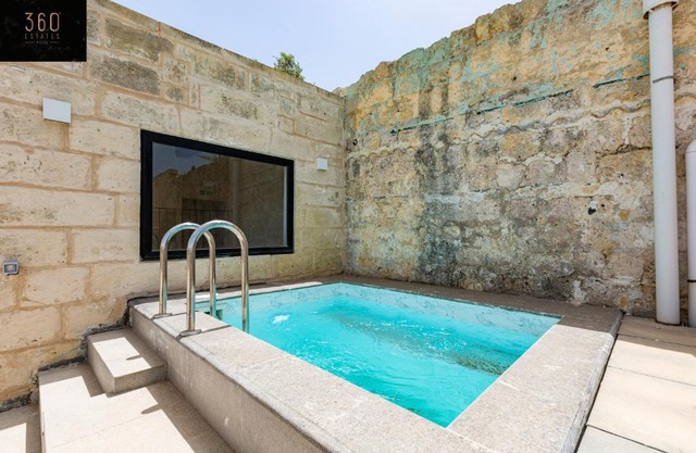 Historical Mdina Gem, Lux HOME with Rooftop Pool by 360 Estates