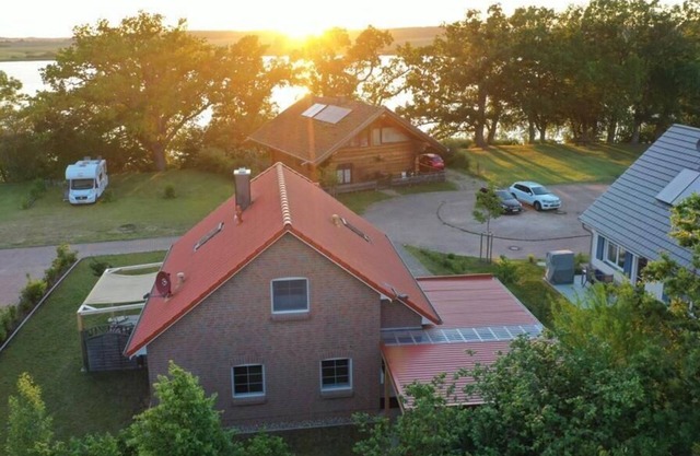 Hochwertiges Ferienhaus am See