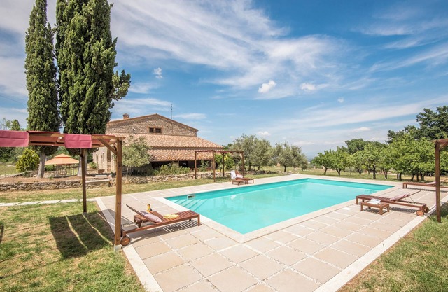 Holiday Apartment 'Tenuta Podere Montemelino' with Lakes and Hills View, Pool & Wi-Fi