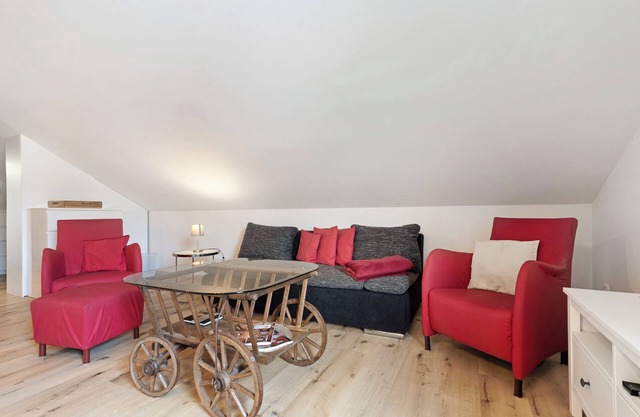 Holiday Apartment 'Kirsche' with Shared Terrace, Shared Garden and Wi-Fi