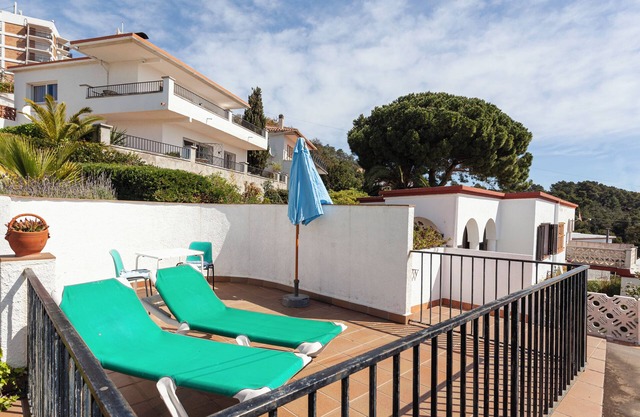 Holiday Home 'Casa Morisca vistas al mar' with Sea View, Garden & Wi-Fi