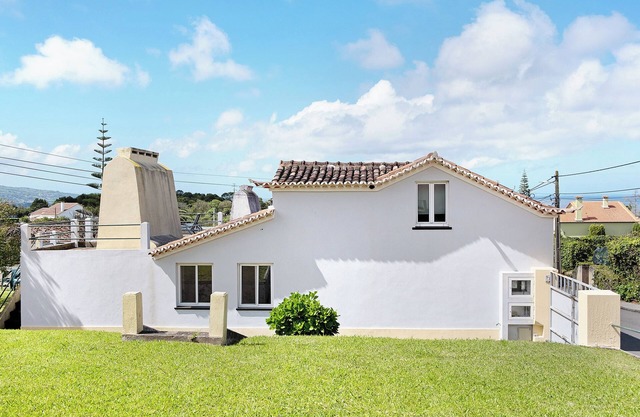 Holiday Home 'Casa da Batalha' with Garden, Open Terrace & Wi-Fi