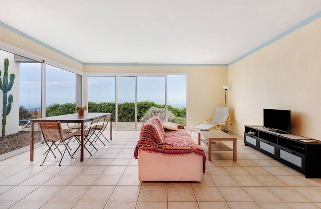 Holiday Home 'Casa Sirius' with Sea View, Private Terrace and Wi-Fi