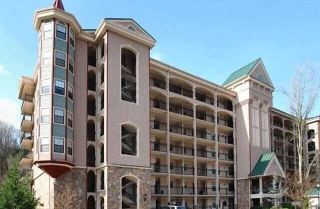 HOLIDAY HOME WELCOME!nLUX CONDO . nMOUNTAIN VIEWS & STREAM BELOW! FIREPLACE! n