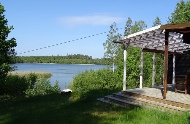 Holiday home with private jetty on large lake property