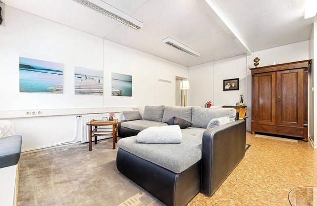 Holiday Home 'Wohncontainer Derdak' with Private Terrace, Wi-Fi and Air Conditioning