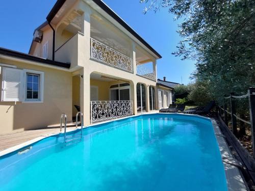 Holiday House with Private Pool Villa Seabird