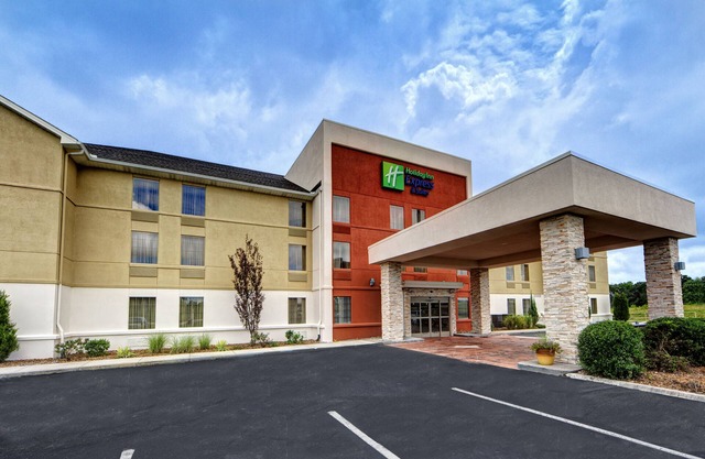 Holiday Inn Express & Suites Crossville by IHG