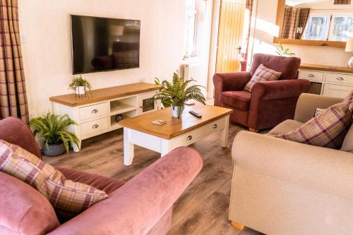 Hollicarrs - Waters Edge