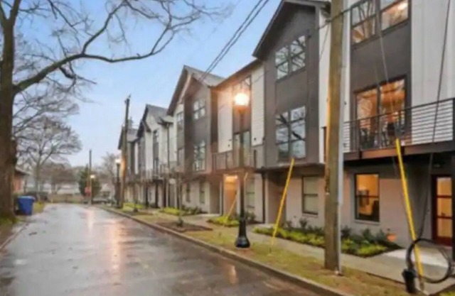 Home away from Home in the heart of E. Atlanta. Enjoy a comfortable & quiet stay