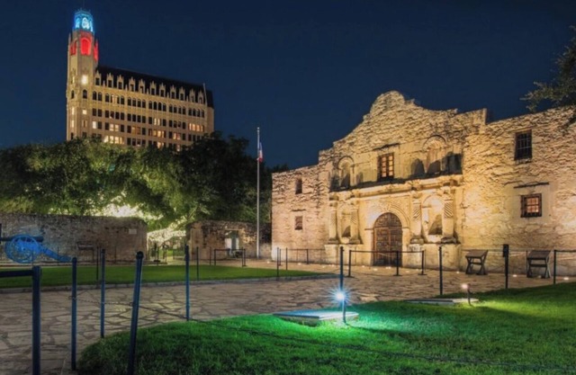 Home by the Dome! 2BR Downtown San Antonio Alamodome Hemisphere close!rn