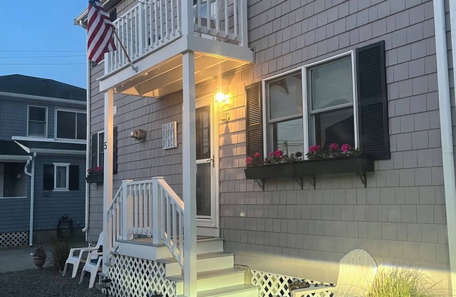 Home by the Sea and 1 minute walk to the beach