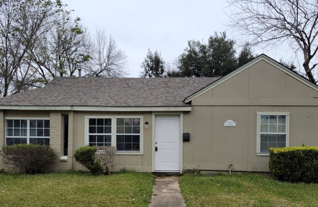 Home near turkey leg hut, medical center.