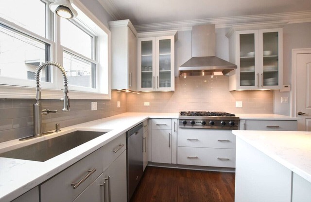 Home Near Wrigley *Free Parking & Pet Friendly!*