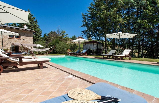 Homerez - Big villa for 26 ppl. with swimming-pool at Loc. Ramazzano, Perugia