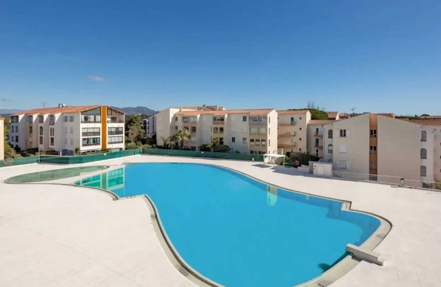 Homerez - Cozy Apartment in Fréjus