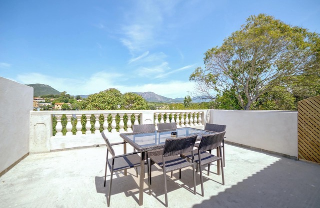 Homerez - House in Ajaccio with mountain views