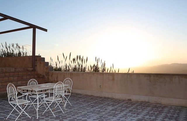 Homerez - Spacious house for 4 ppl. with sea view, garden and terrace at Niscemi