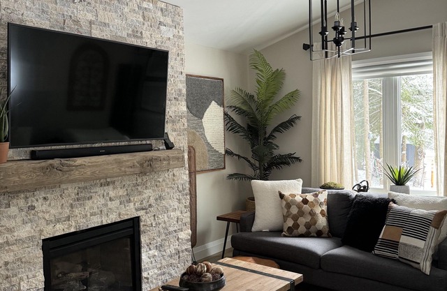 Honeycomb Cottage - Short Walk to Beautiful Woodland Beach!