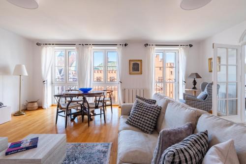 Horyzont Apartamenty- Apartament Ratuszowy- stylowy apartament w samym sercu starówki