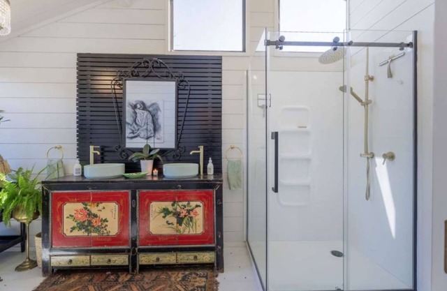 Hosts on the Coast Hahei Moana