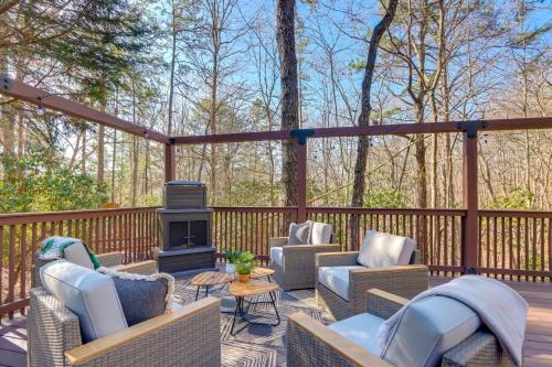 Hot Tub and Fire Pit Fall Family Retreat in Murphy!