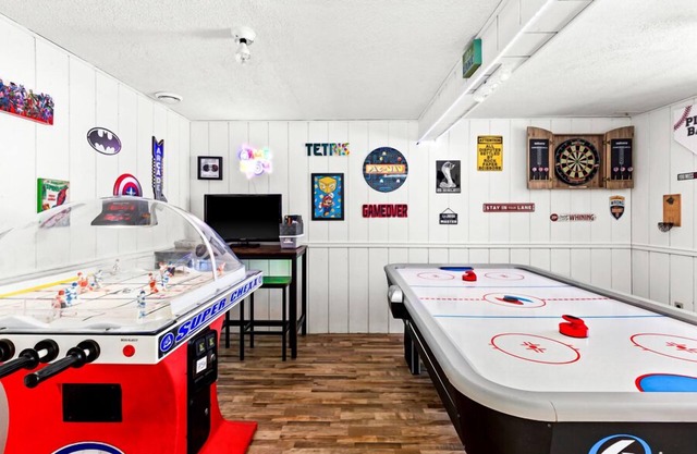 Hot Tub, Lakefront, Near Duluth, Sleeps 8, Many Amenities