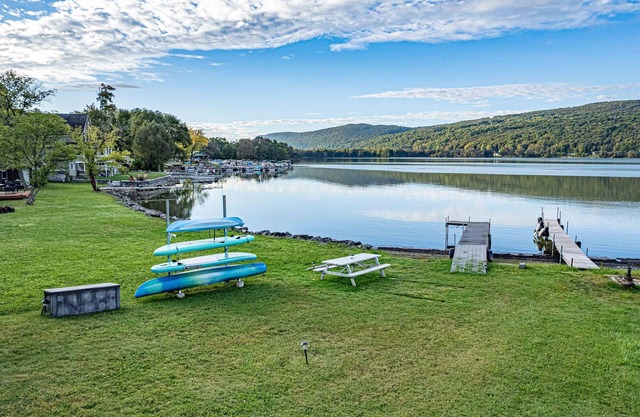 Hot Tub * Movie Theater * Lakefront Dock * Views