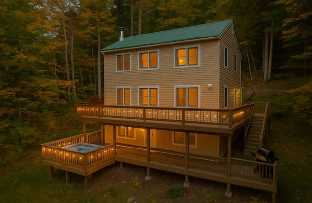 Hot Tub + Pool Table + Resort Access + Fast Wifi