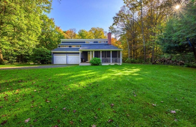 Hotchkiss Hollow: Classic Country Charm