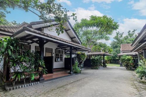 Hotel O Losmen Ida Near PT. Narmada Awet Muda (Pabrik Lingsar)