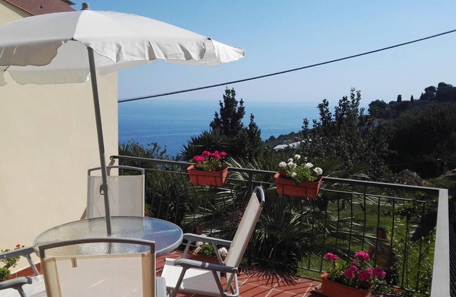 House in medieval village with garden-terrace overlooking the sea, 2 bedrooms, Wifi